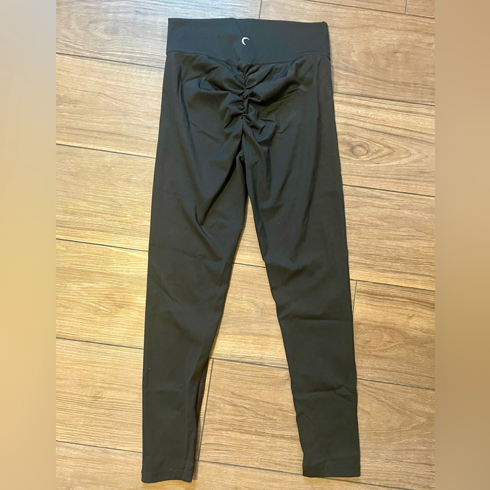 Zyia scrunchy leggings